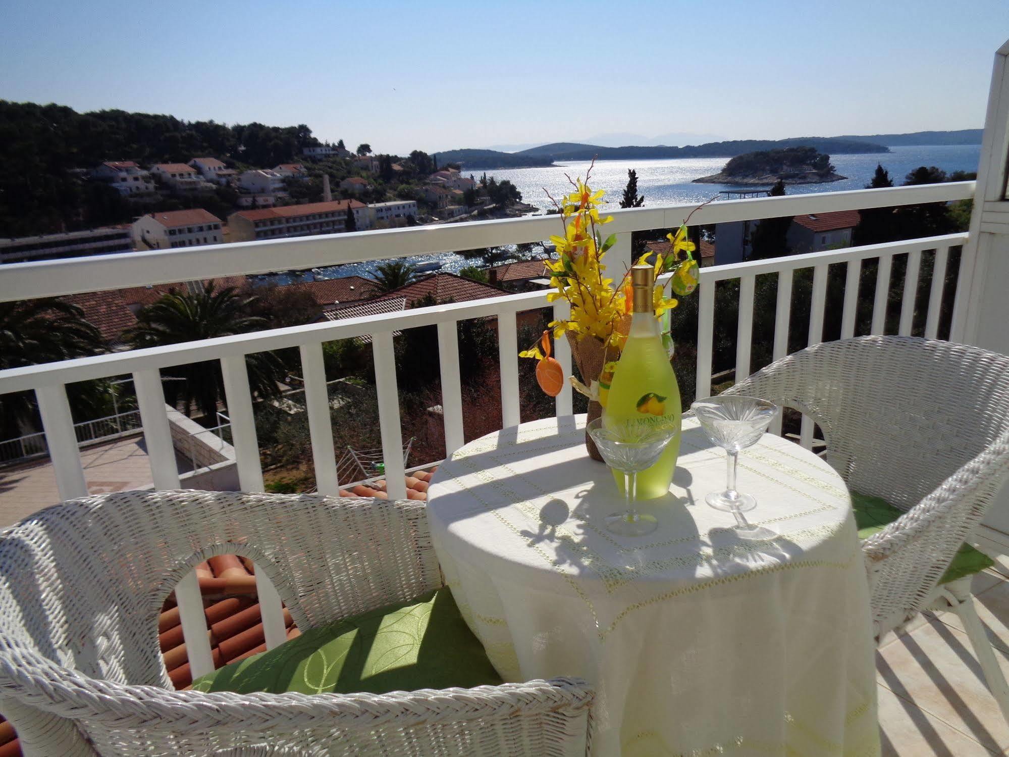 Hostel Villa Zorana Hvar Town Esterno foto